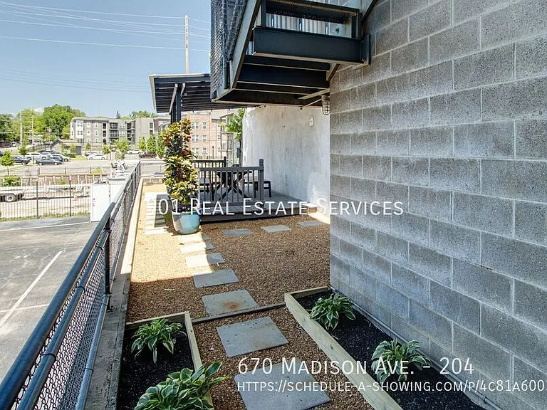 670 Madison Ave #204 — Photo 18