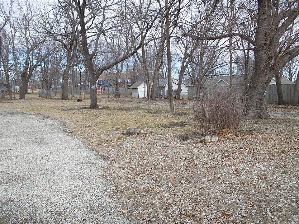 2nd image of 429 E 5th St
