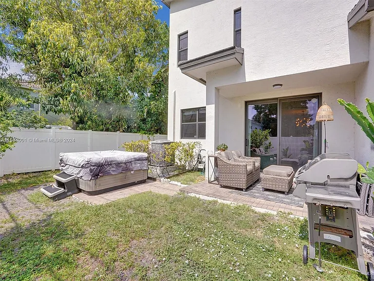 1236 SW 4th Ave — Photo 31