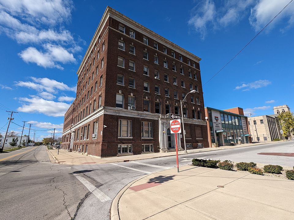 1st image of 136 S West St #632
