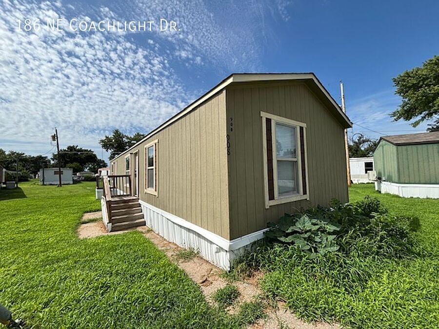 1st image of 186 NE Coachlight Dr