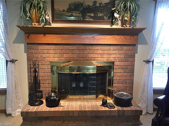 5th image of 971 Essex Ln