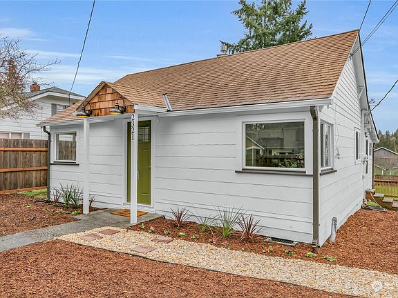 2nd image of 2321 S Flower Avenue
