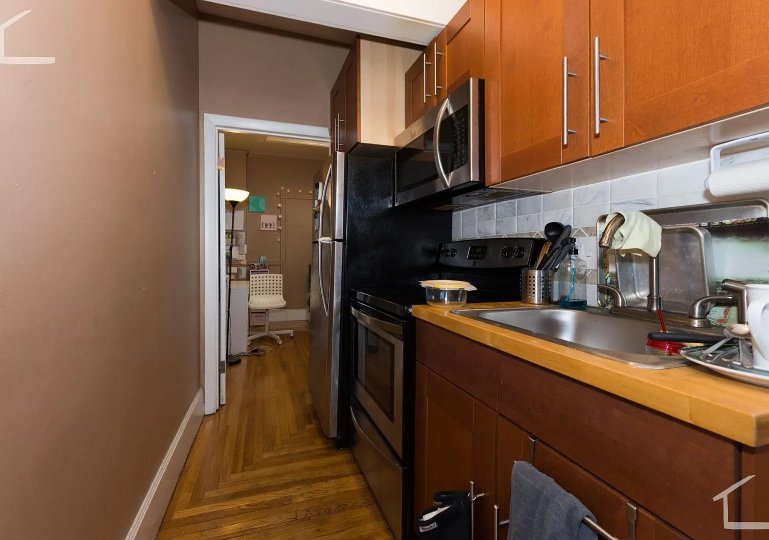 Large 2 bed unit in Kenmore Square right next to BU. — Photo 2