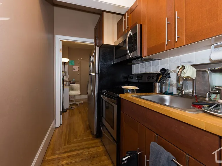 12 Bay State Rd #4R — Photo 2