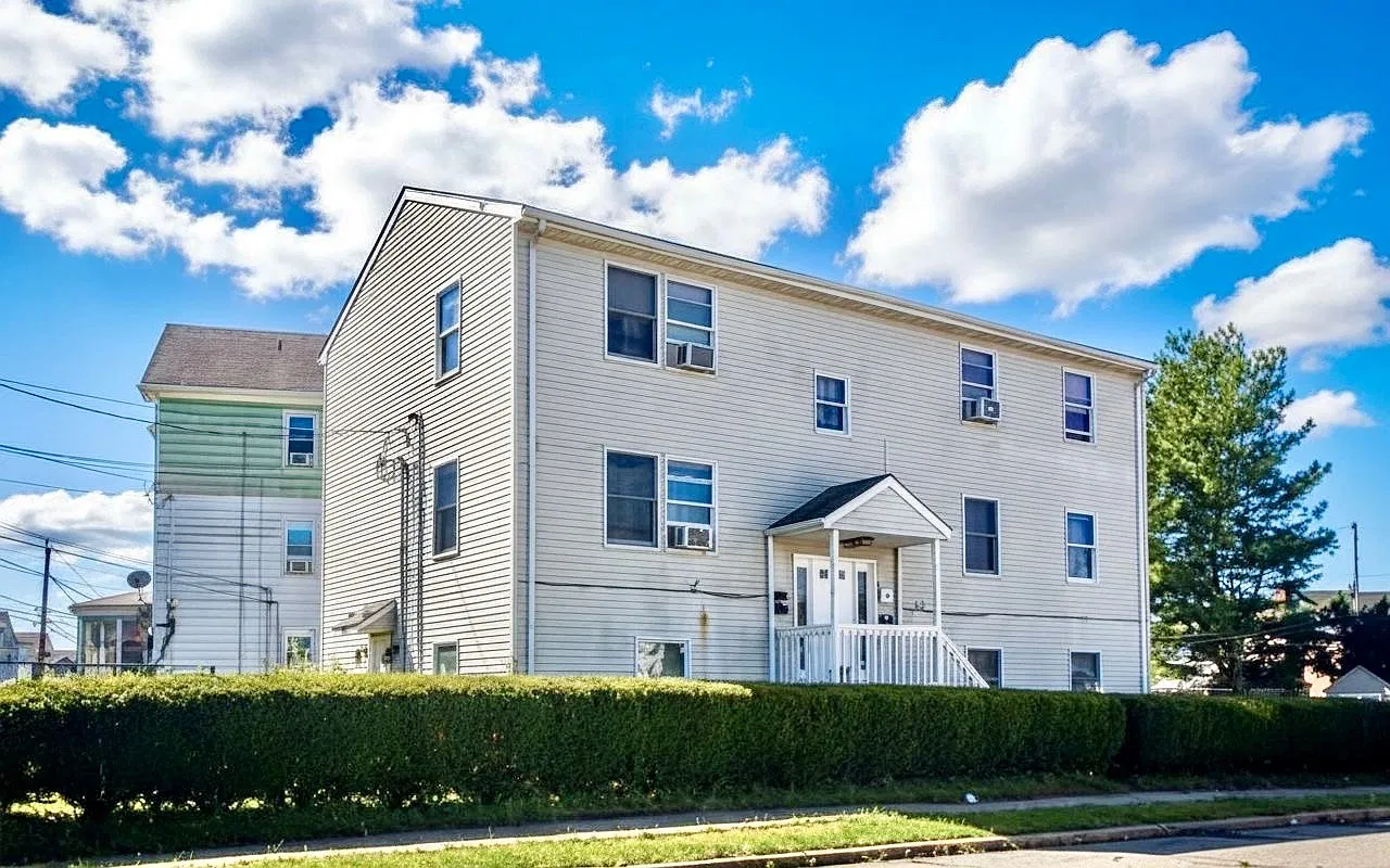 3 bed, 1100 sqft, $2,000 — Photo 2