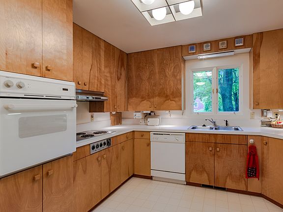 5th image of 1205 Wildwood St
