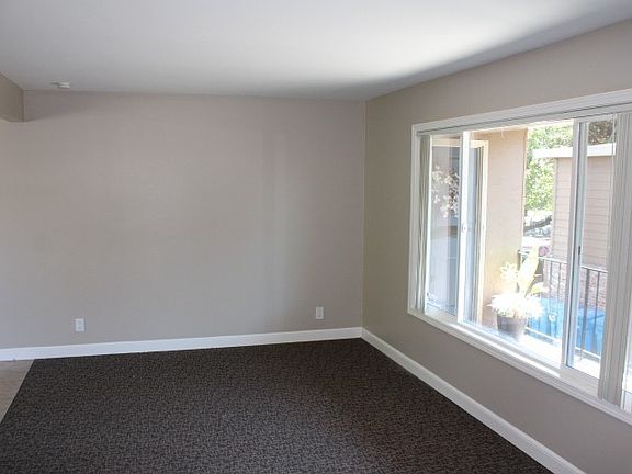 3rd image of 367 N Claremont St APT 3