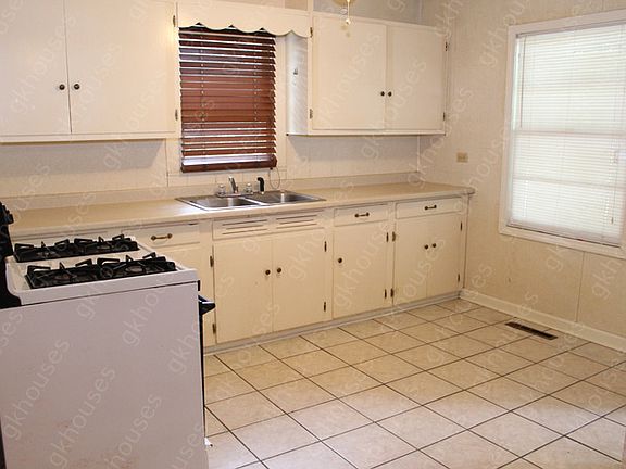 5th image of 506 Fairview St