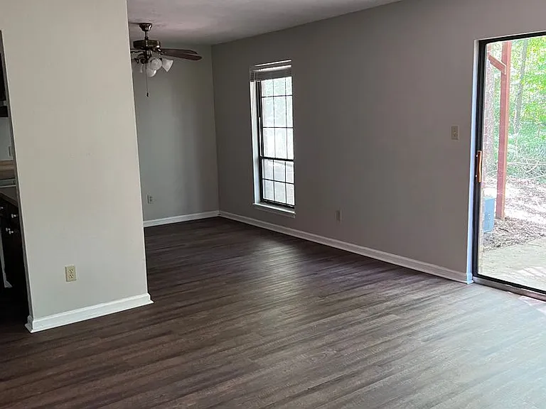 653 Holyoke Court — Photo 3