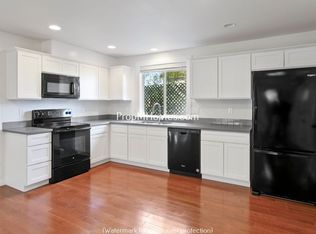 7722 SE Washington St, Portland, OR 97215