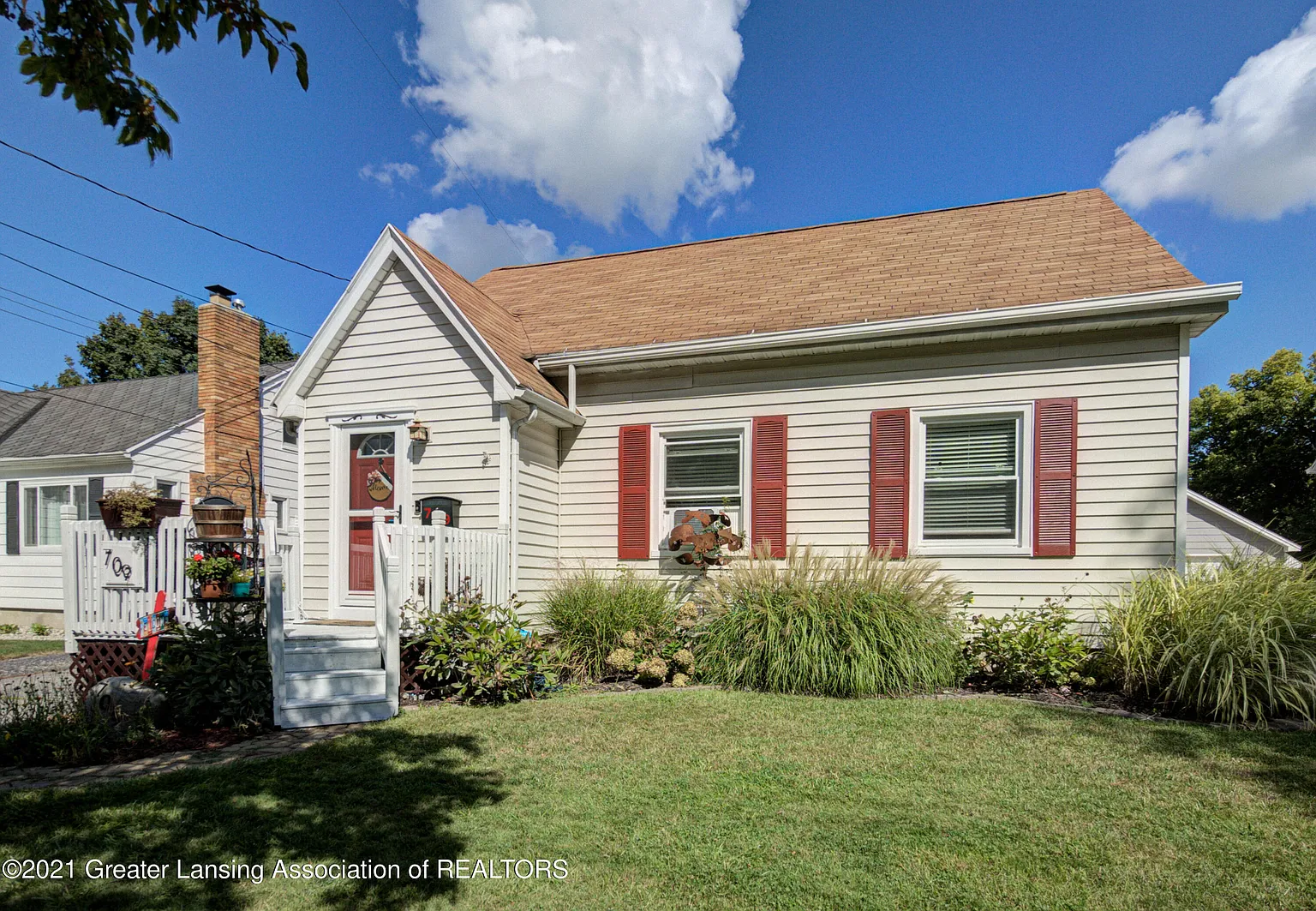 709 Riley St photo 1
