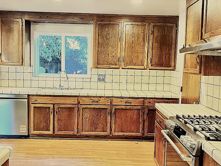 124 Lester Ln — Photo 3