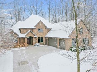 N1490 Forest Glen Dr, Greenville, WI 54942