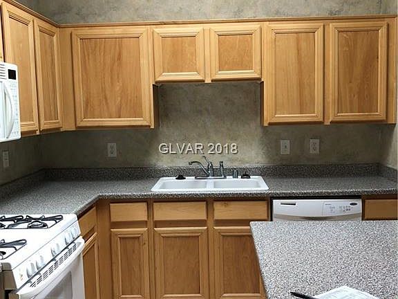 3rd image of 166 Twin Towers Ave