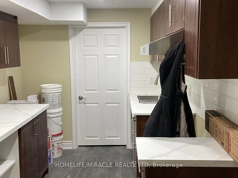 25 Thornridge Cres #BASEMENT — Photo 4