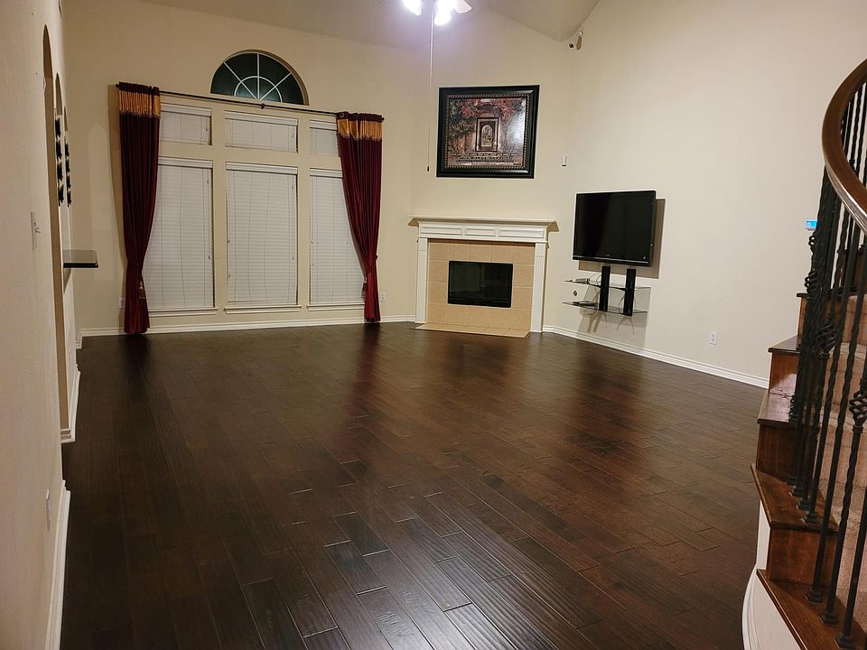 1st image of 933 Myers Meadow Dr