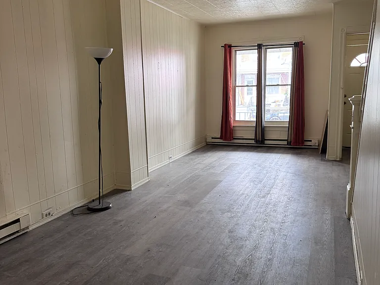 1330 W Liberty St — Photo 1