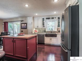 10538 Larimore Cir, Omaha, NE 68134