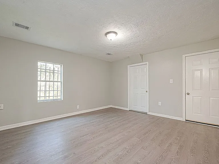 8304 Darien St — Photo 5