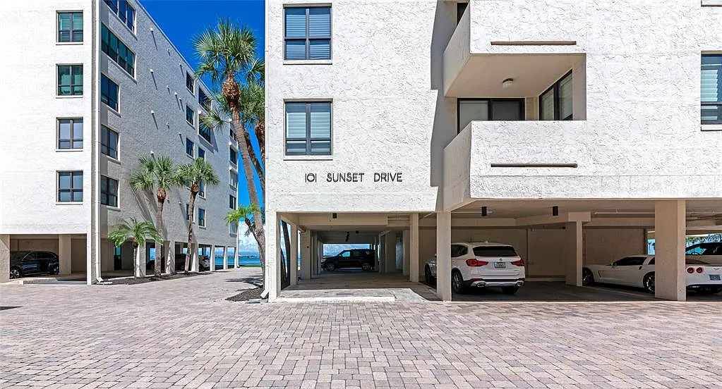 Building Photo - 101 Sunset Dr #Penthouse 3
