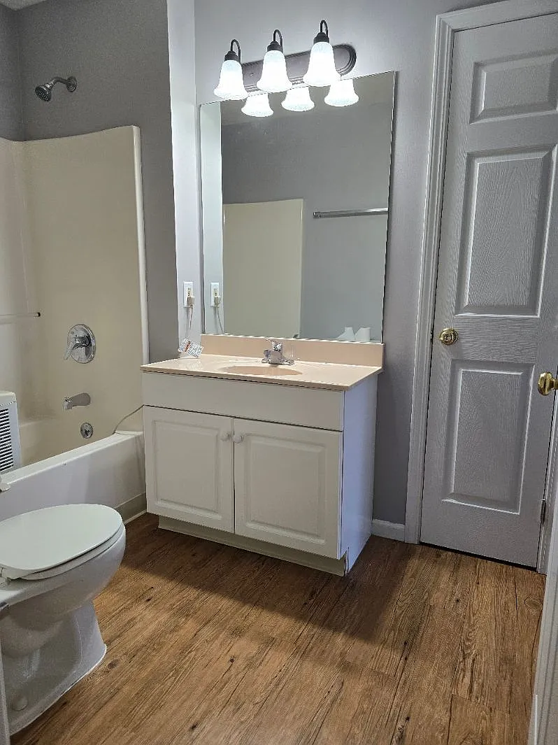 3 bed, 1330 sqft, $2,000 — Photo 3