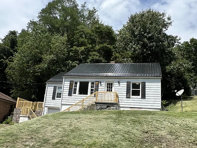 1219 East Dr — Photo 1