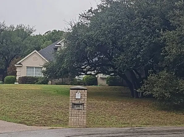 108 Oak Leaf Dr, Hudson Oaks, TX 76087
