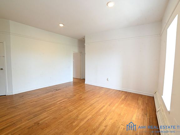 4th image of 350 W 110th St APT 6