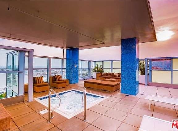 4th image of 13700 Marina Pointe Dr Unit 1904