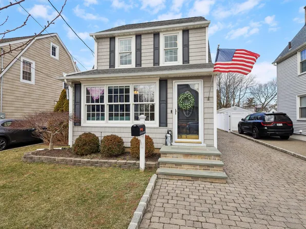 85 Yale Street, Williston Park, NY 11596