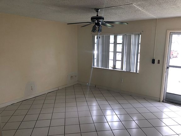 2nd image of 20210 NE 2nd Ave APT V4