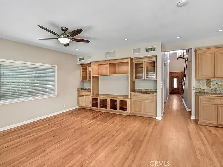 165 S Roosevelt Ave — Photo 9