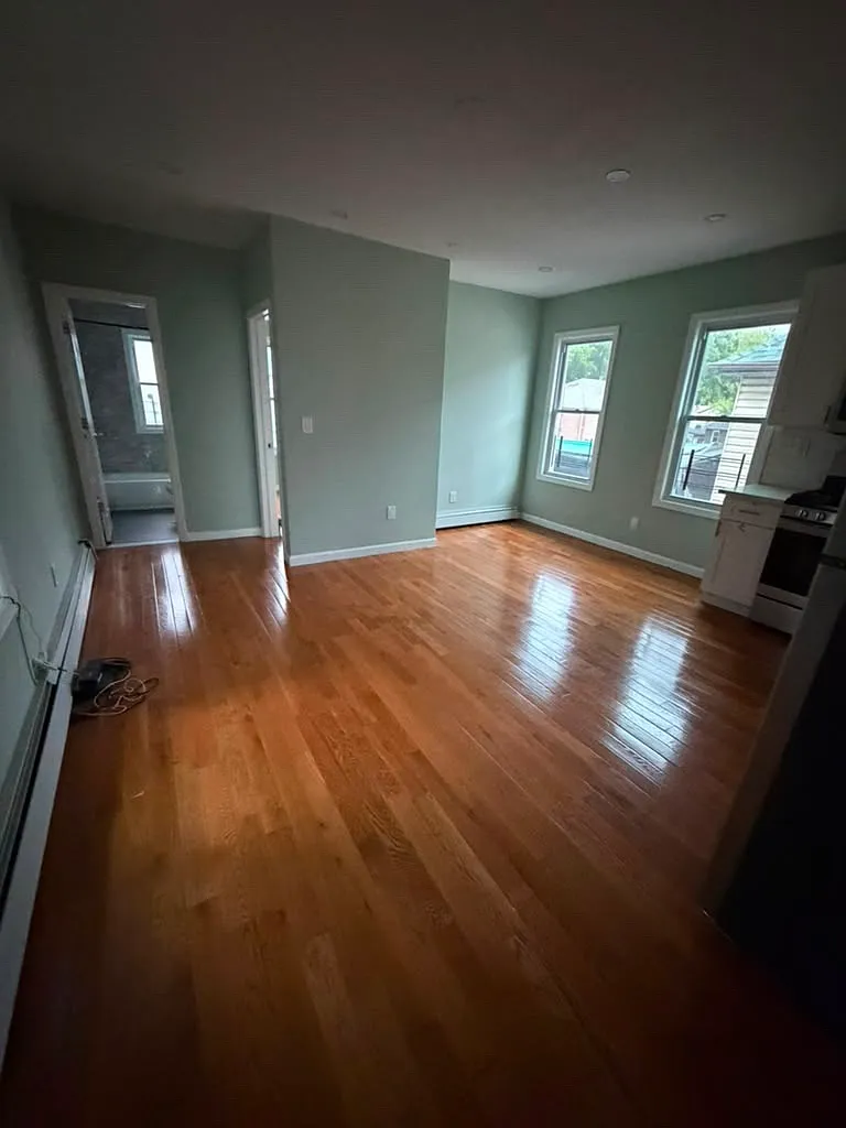 3 bed, 1200 sqft, $3,454 — Photo 2
