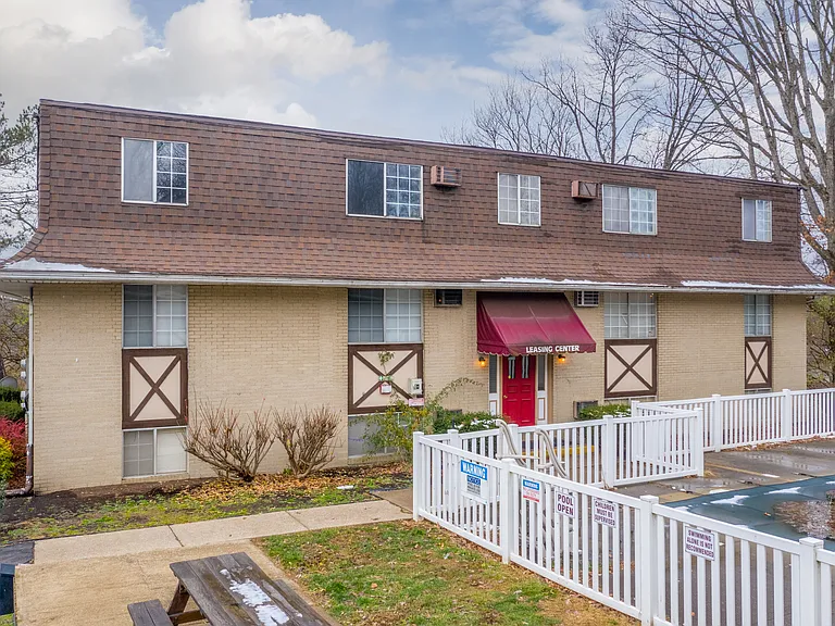 Legends Pointe Apartments — Photo 7