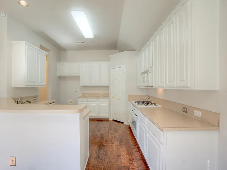 4909 Clove Ct — Photo 13