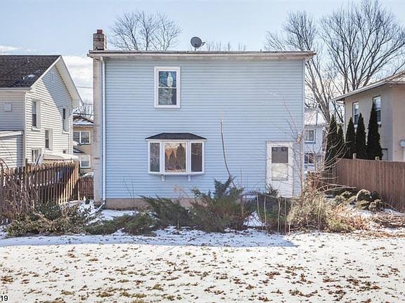 4th image of 583 Arlington Ave