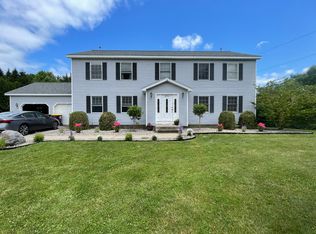 371 Farm To Market Rd #B, Clifton Park, NY 12065