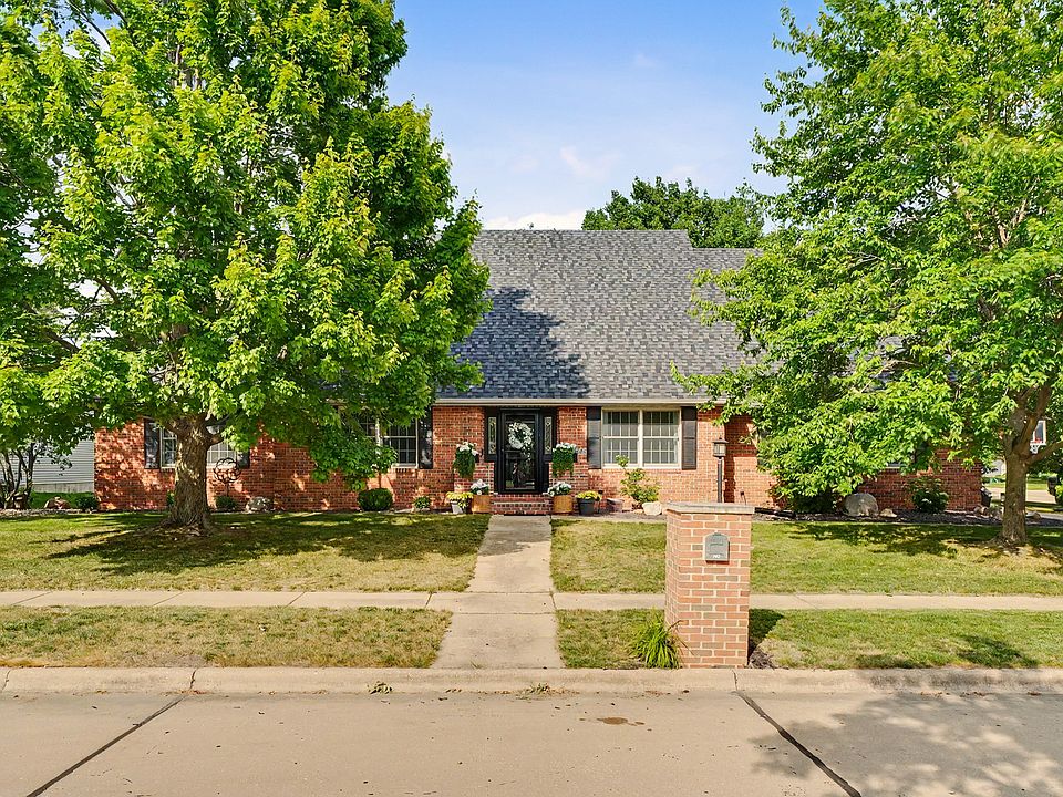 1st image of 402 N Beringer Cir