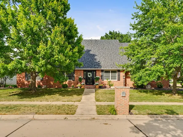 402 N Beringer Cir, Urbana, IL 61802