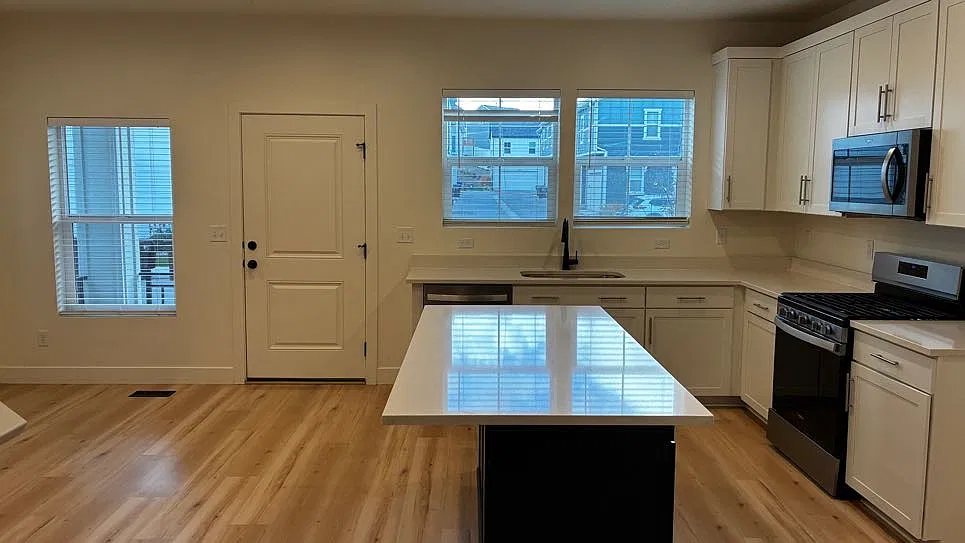 4388 E Hurstbourne Drive — Photo 2