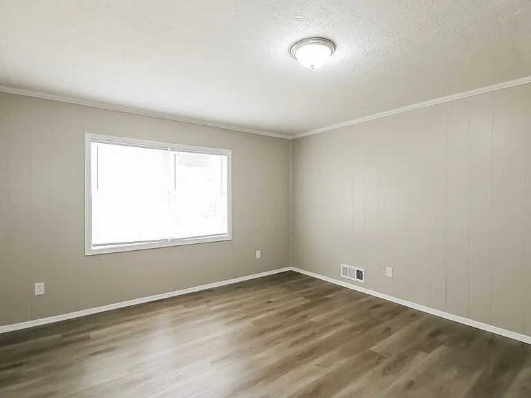 558 Wavelyn Way — Photo 4