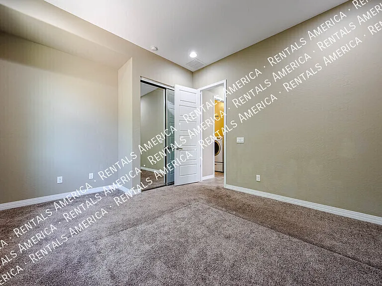 3325 E Coconino Dr — Photo 17