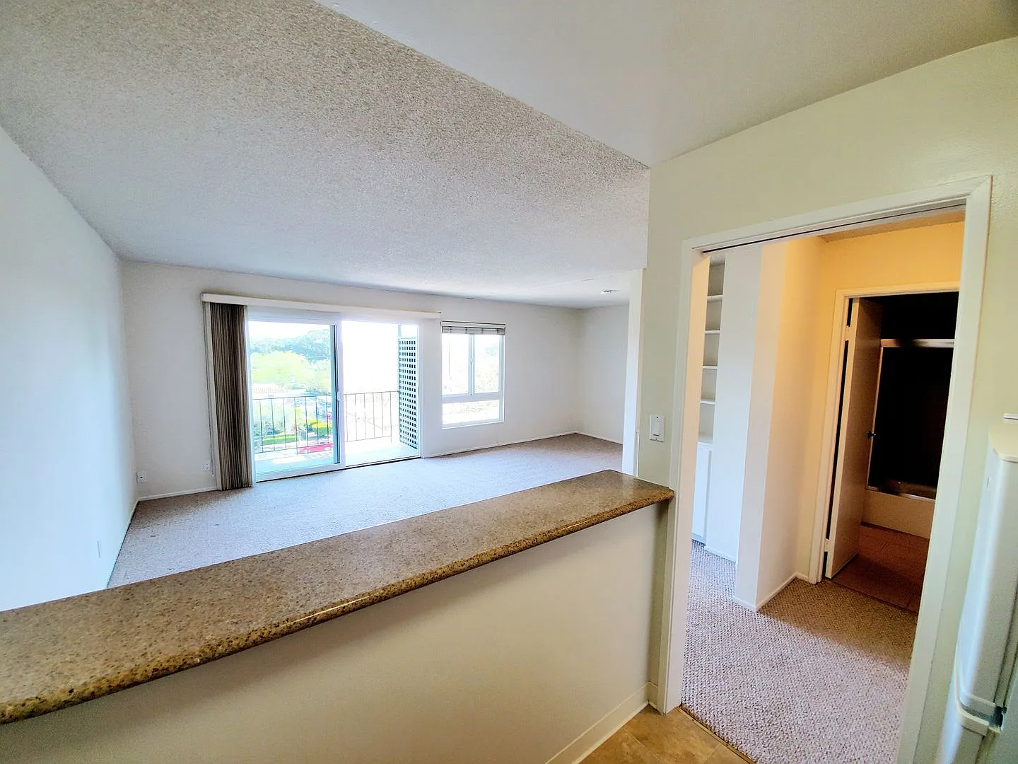 Lovely top floor studio — Photo 3