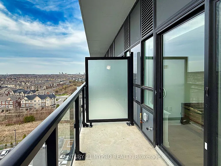 395 Dundas St W #Penthouse 02 — Photo 21