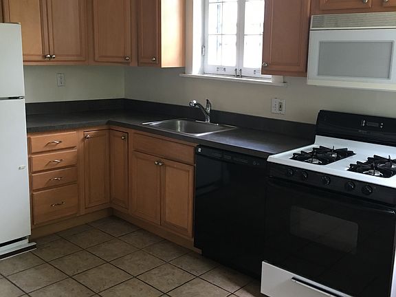 5th image of 2128 Yale Ave