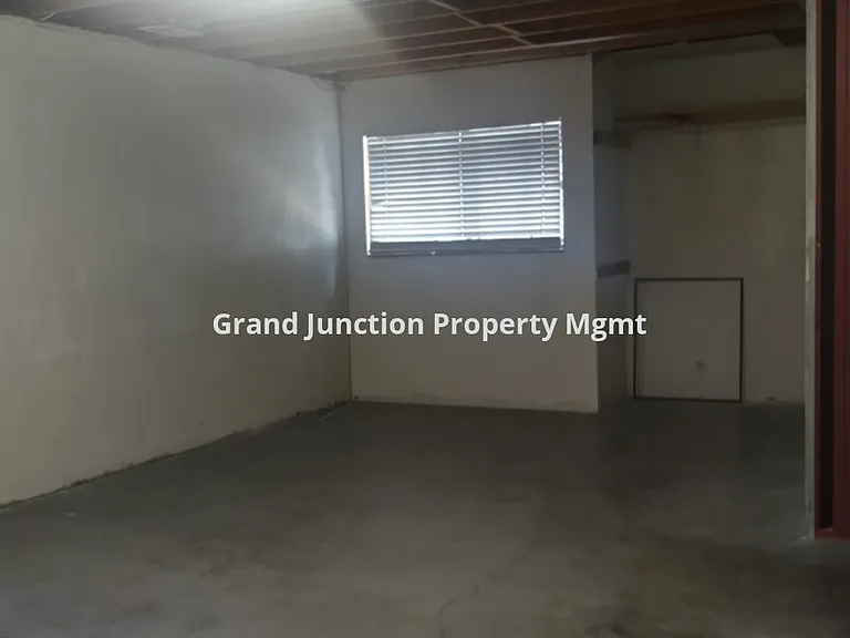 384 E Valley Cir #B — Photo 11