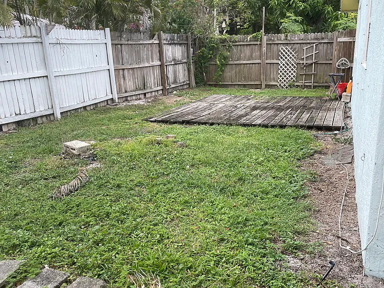 214 SE 1st Ave — Photo 13