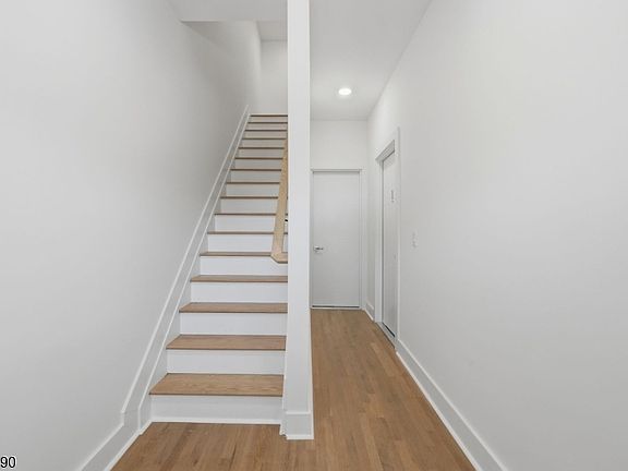 4th image of 116 Valley St #1