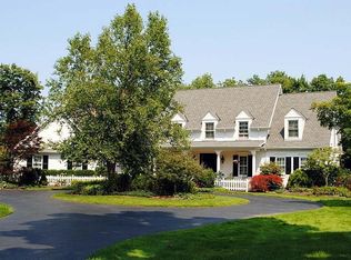 101 Ashleigh Dr, Chagrin Falls, OH 44022